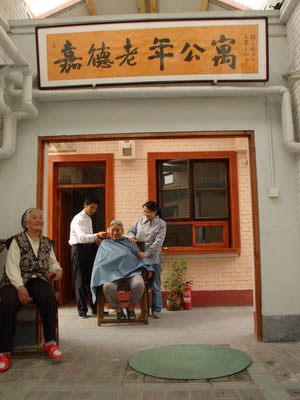 敬老院附近开什么店赚钱?-开办敬老院能赚钱吗