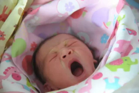 　　羊年不吉利，憋到猴年生？冰城一医院过年六天接生150名猴娃