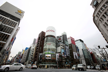 Photo taken on January 20, 2009 shows a view of Ginza shopping district in Tokyo, capital of Japan. Department store sales in Japan shrank by 4.3 percent year-on-year in 2008 to 7.38 trillion yen (US$81 billion), said the Japan Department Stores Association on Monday.