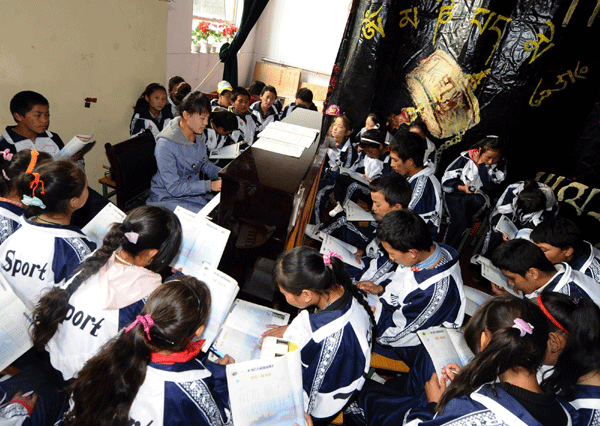 High school students from Yushu, Qinghai Province sing to the music on class in a new school in Changzhi, Shanxi Province.