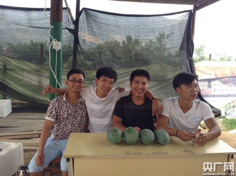 小伙深圳辞职田间创业 “互联网+农业”愿田间守黄金