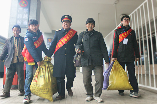【网络媒体走转改】坚守与真情——衡阳火车站的春运故事 【网络媒体走转改】坚守与真情——衡阳火车站的春运故事