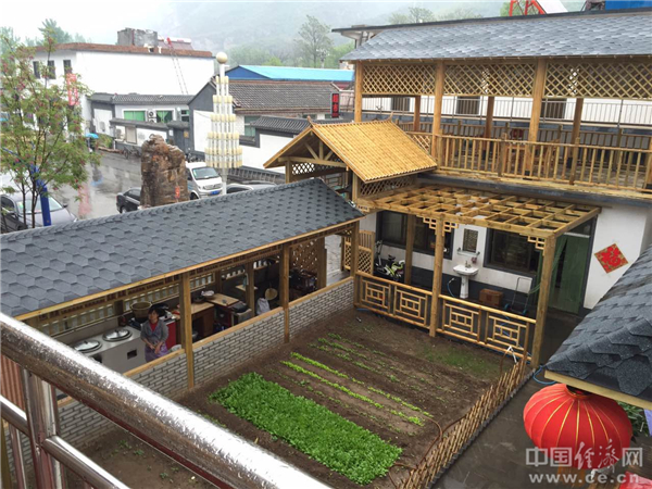 图为村民王术芝的农家院安逸的小院子。中国经济网记者杨淼摄 图为村民王术芝的农家院安逸的小院子。中国经济网记者杨淼摄