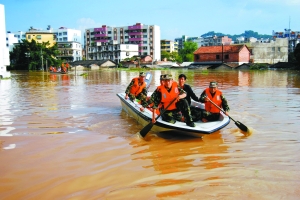 广西崇左市防汛指挥部被洪水围困