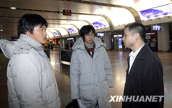 新星号货轮事件获救中国船员抵达北京[图] -- 中