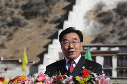 西藏自治区党委书记、西藏军区党委第一书记张庆黎讲话。新华社记者 胡星摄