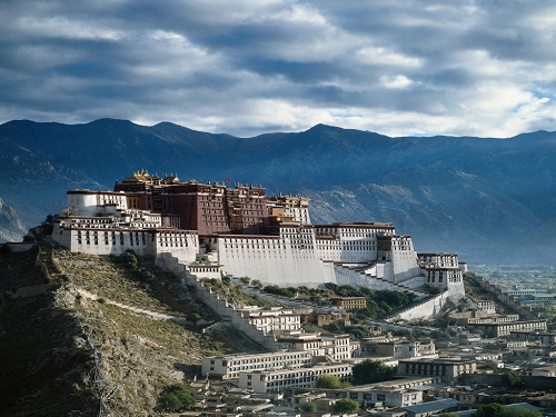 中国藏学研究中心发布《西藏经济社会发展报告