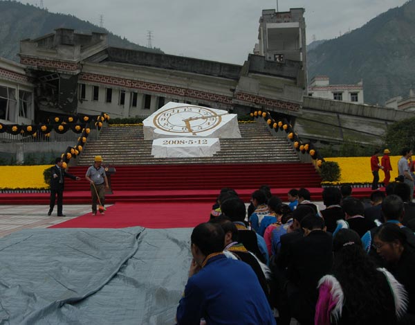 纪念四川汶川特大地震一周年活动在映秀镇举行[组图]