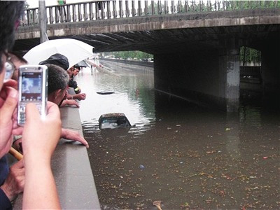 北京遭遇骤雨南城爆堵[组图]