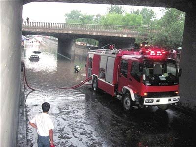 北京遭遇骤雨南城爆堵[组图]