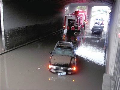 北京遭遇骤雨南城爆堵[组图]