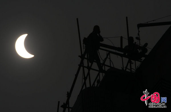 2009年7月22日9点35分，秦皇岛观测到的日偏食。