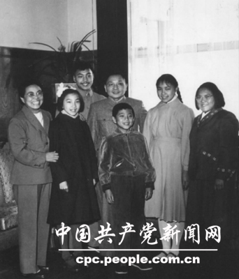 60年代初邓小平全家福（资料照片）