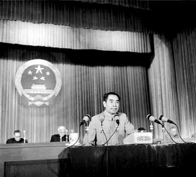 1954年新中国第一部宪法：1.5亿人讨论而成