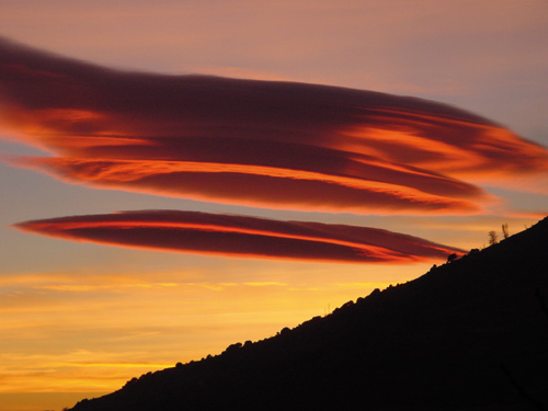十大奇异云彩:滚轴云预示暴风雨到来(组图) -- 中