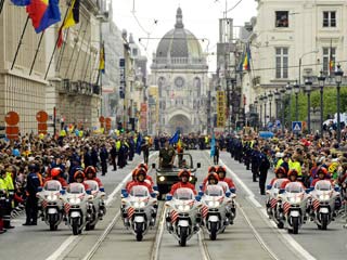 记录比利时国庆阅兵式