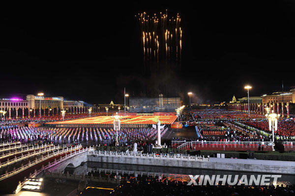  10月1日晚，首都各界庆祝中华人民共和国成立60周年联欢晚会在北京天安门广场举行。