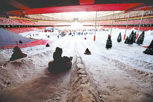 12月19日，变身为北京市区内最大雪上运动中心的鸟巢，开始试营业。