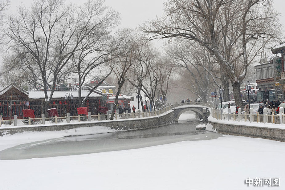 北京迎来大到暴雪 气温达40年来最低[组图]