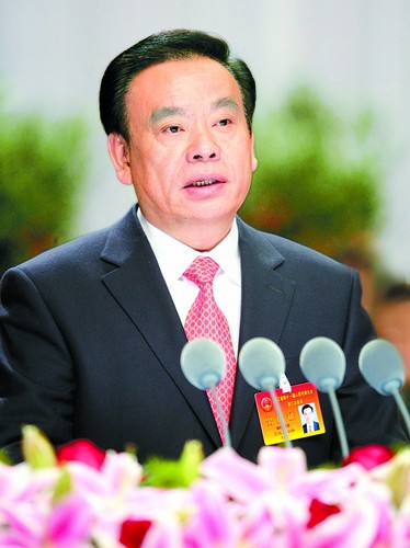 浙江省省长吕祖善作政府工作报告。