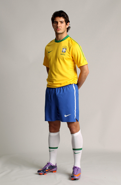 2010世界杯足球赛 战袍 亮相 5星巴西延续经典