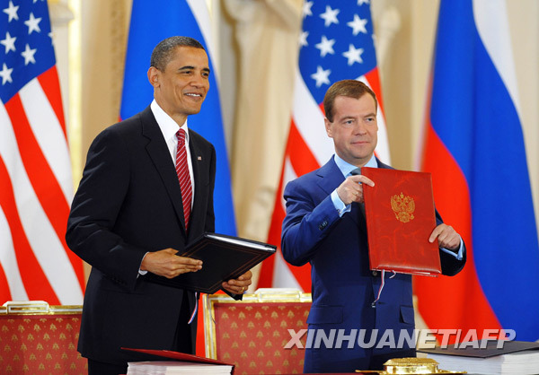 条约 核裁军 俄罗斯总统 奥巴马 梅德韦杰夫 美国总统 捷克首都 签署 布拉格 新华社