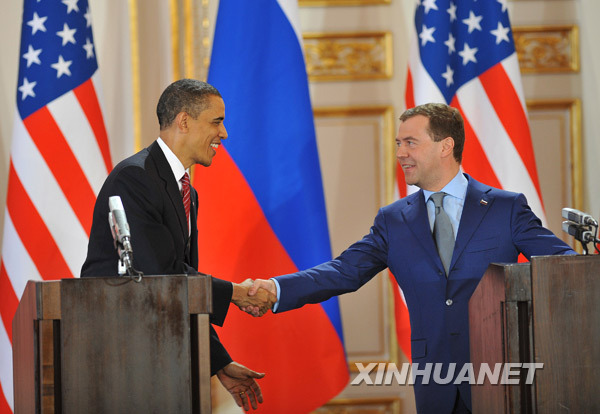 条约 核裁军 俄罗斯总统 奥巴马 梅德韦杰夫 美国总统 捷克首都 签署 布拉格 新华社