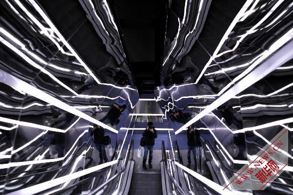太空 和谐城市 异形柱 上海世博会 时空隧道 航天科技 让观众 宇宙空间 特殊效果 重力