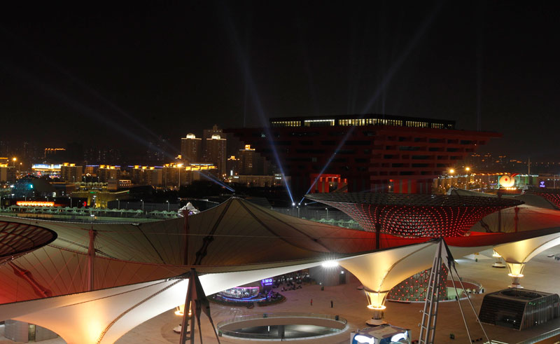 开幕前夕的浦江两岸灯光璀璨 2010上海世博