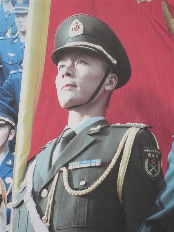 组图:中国最帅的80后军人 刚毅面孔天使心灵