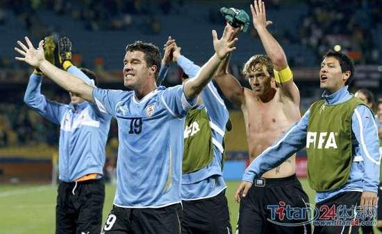 卡瓦尼助攻苏亚雷斯破门 乌拉圭夺头名1-0墨西