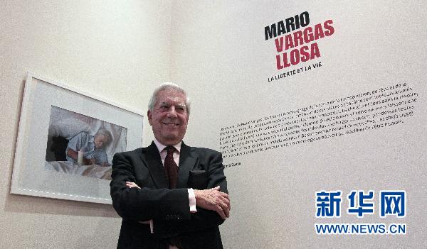 这是2010年9月13日拍摄的秘鲁作家马里奥·巴尔加斯·略萨在法国巴黎参加其个人著作展的资料照片。