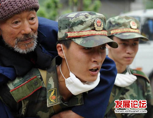 "5·12"汶川大地震之后,十数万解放军官兵抢险救灾,成为抗震救灾的