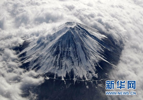 日本富士山等13座活火山在大地震之后变得活