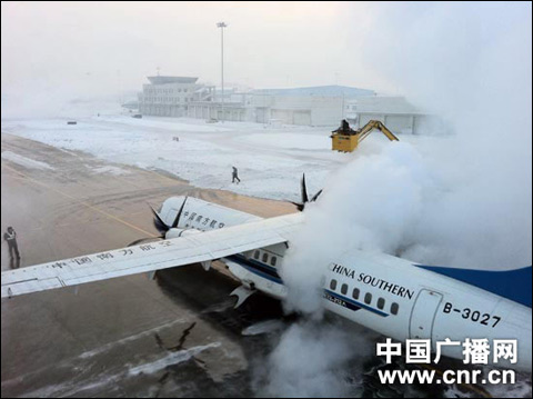 多种灾害天气袭击新疆 乌鲁木齐降同期罕见暴雪