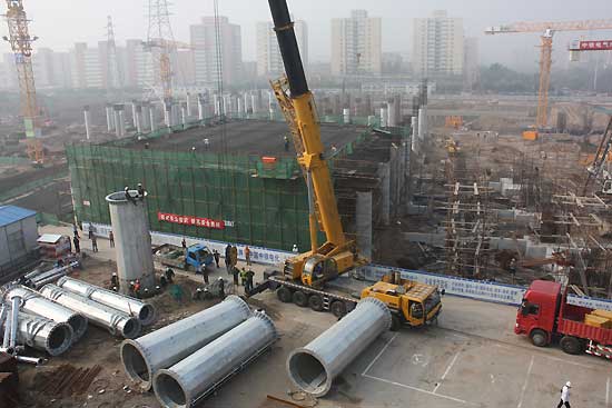 北京地铁10号线高压线塔复工再遭居民抵制