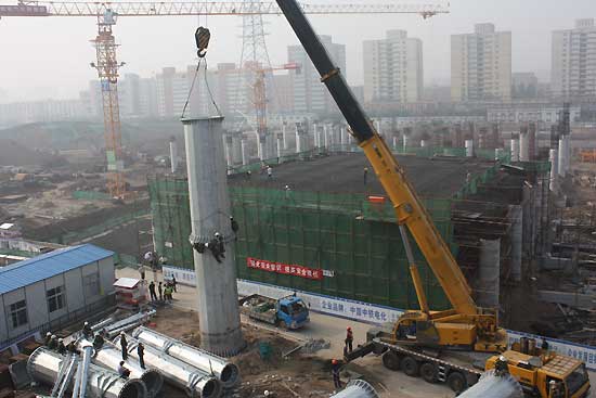 北京地铁10号线高压线塔复工再遭居民抵制
