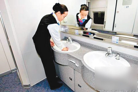 媒体曝三类垄断供货商造就奢侈高铁_中国发展