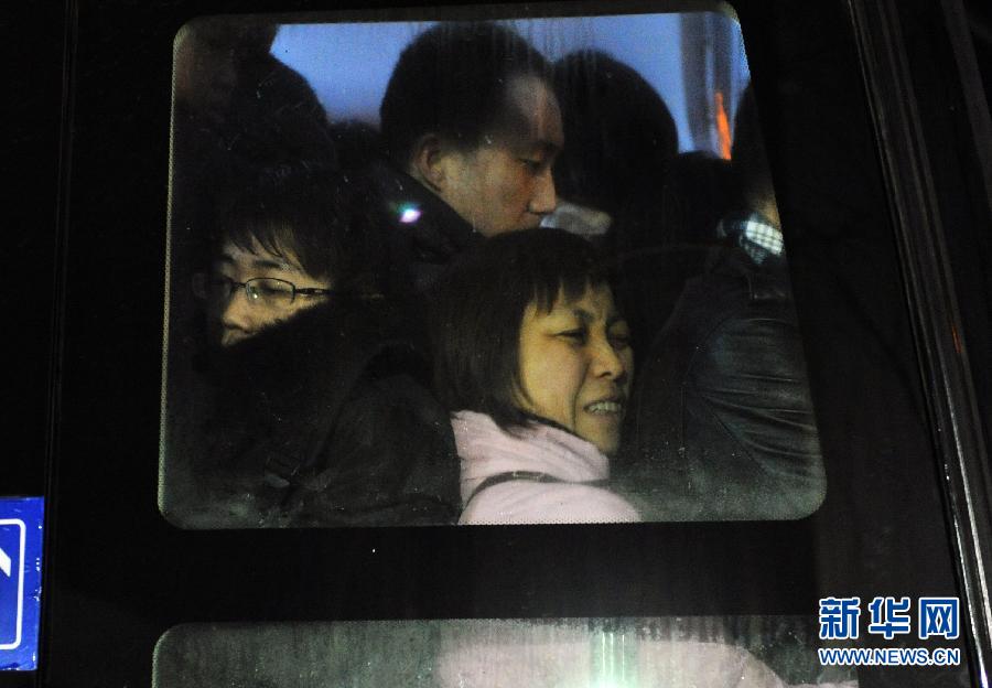 北京公共交通现状 人头攒动车内挤爆[组图]_中