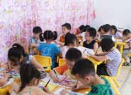 6月13日，南昌市东湖幼儿园组织幼儿开展“低碳生活 从我开始” 节能周主题教育活动。