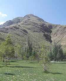 这座山叫普巴山，是西藏著名的山之一。从小, 爬山就是我的一个梦想。虽然此行由于时间问题并未能爬上这座山，但是仅仅到了这里我的梦想就已经得到了满足。