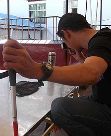 非视觉摄影”在西藏是第一次。别人不相信我们能够摄影拍照，但是通过培训我们掌握了这一门技术，并且深深地爱上了摄影。通过摄影，我们可以向其他人展示我们丰富的情感和内心。失去视力并不代表我们也失去了感知生活、感知美的能力。