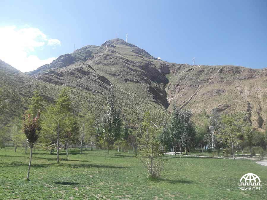 拍摄者：班旦久米 这座山叫普巴山，是西藏著名的山之一。从小, 爬山就是我的一个梦想。虽然此行由于时间问题并未能爬上这座山，但是仅仅到了这里我的梦想就已经得到了满足。