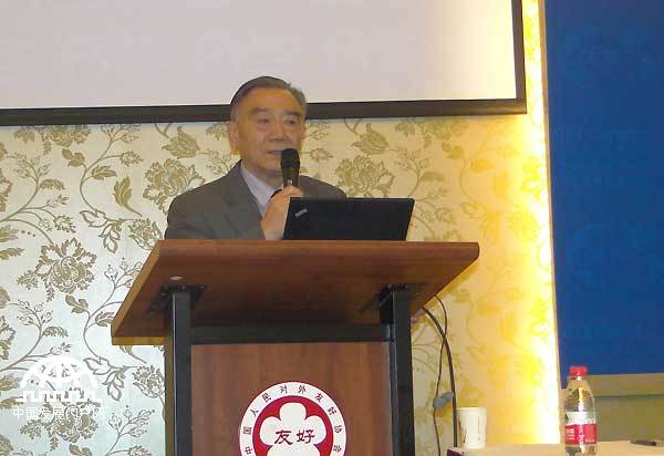 2013年1月12日，由奥马哈经贸论坛组委会主办的“2013奥马哈经贸合作论坛（OETC）新闻发布会”在北京中国人民对外友好协会和平宫举行。图为全国工商联原副主席王治国发言