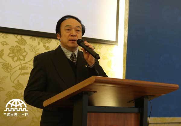 2013年1月12日，由奥马哈经贸论坛组委会主办的“2013奥马哈经贸合作论坛（OETC）新闻发布会”在北京中国人民对外友好协会和平宫举行。图为美中经贸促进会主席-乌巴特尔发言