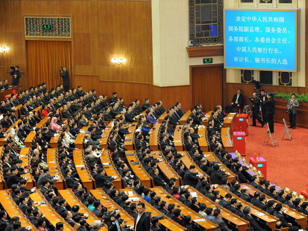 十二届全国人大一次会议举行第六次全体会议。