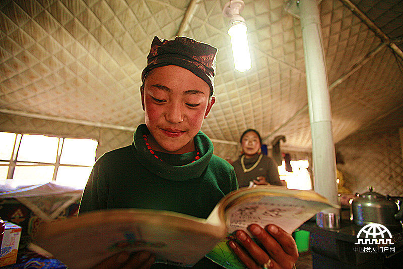 這里是青藏高原的腹地，這里是三江源的起點，這里是野生生物的樂園，這里就是玉樹，世界上離太陽最近的地方。