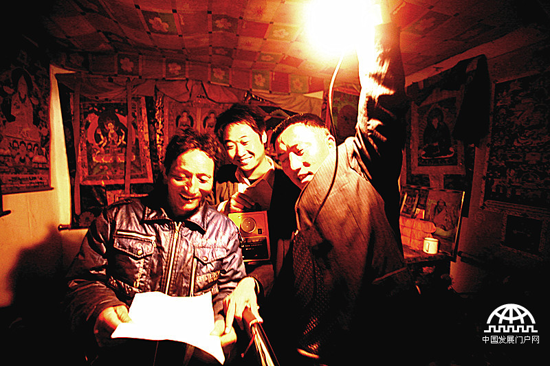 這里是青藏高原的腹地，這里是三江源的起點，這里是野生生物的樂園，這里就是玉樹，世界上離太陽最近的地方。