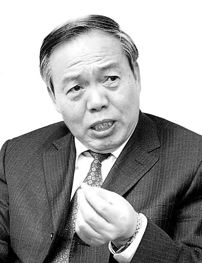 鄭新立，中國社會科學院研究生院博士生導師，中國經濟50人論壇成員。