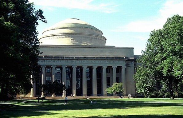 2013年全球100强大学排名 ，前10名大学是哈佛大学 (Harvard)、斯坦福大学 (Stanford)、牛津大学 (Oxford)、麻省理工学院 (Massachusetts Institute of Technology)、剑桥大学 (Cambridge)、哥伦比亚大学 (Columbia)、伯克利大学 (Berkeley)、普林斯顿大学 (Princeton)、芝加哥大学 (Chicago) 和耶鲁大学 (Yale)。